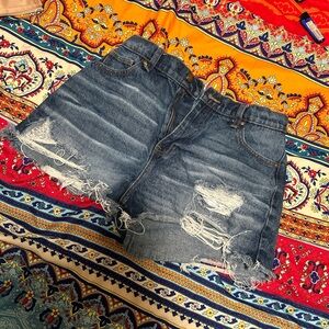No boundaries denim shorts 🖤